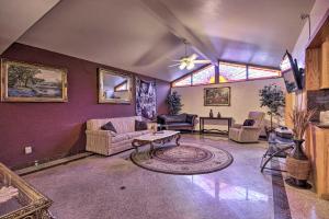 Houston Home with Yard and Grill - 9 Mi to Downtown