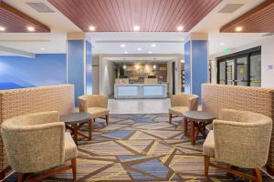 Holiday Inn Express & Suites Phoenix Glendale Dist by IHG