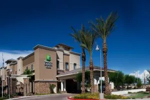 Holiday Inn Express & Suites Phoenix Glendale Dist by IHG - 格伦代尔