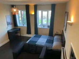 Beddington Park Lodge West - Hackbridge