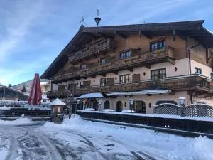 Ferienhotel Alpenhof - 基茨比厄尔附近奥拉赫