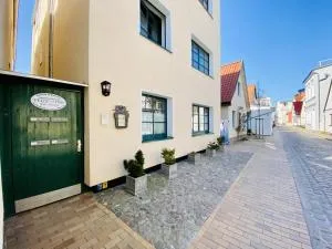 Kapitänshaus Fröhlich/Tom - Warnemünde