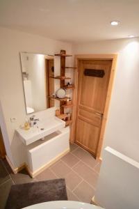 Chalets La Saulire - SUPERBE CHALET MODERNE 4* DOMAINE ALPE D'HUEZ : photos des chambres