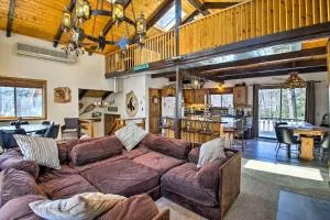 Swiss-Style Chalet with Fireplace - Near Story Land! - بارتليت