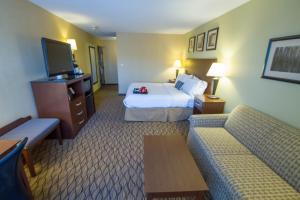 King Room with Sofa Bed room in Holiday Inn Bloomington Airport an IHG Hotel