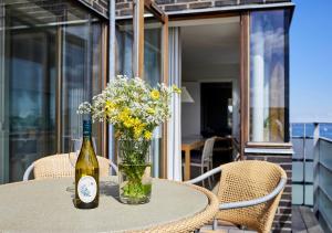 Deluxe One-Bedroom Apartment, 77m2 room in Charlottehaven