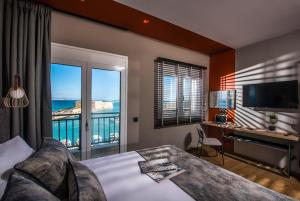 Everblue Sea View Apt