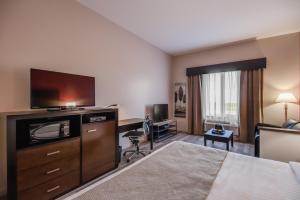 Econo Lodge Inn & Suites