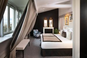 Suite Charles Ferry Eiffel Tower View room in Le Damantin Hôtel & Spa