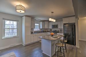 Modern Home 3 Mi to UK, 5 Mi to Bourbon Trail