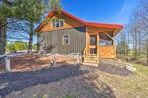 Honey House Cabin - A Quiet Countryside Retreat! - Nappanee