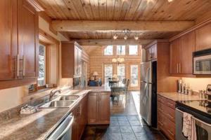 Chalet Mont Tremblant Luxury Lodge