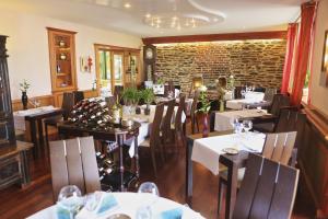 Hotels Le Clos Champel Hotel Restaurant Logis : photos des chambres