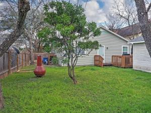 Quaint Austin Home with Yard about 5 Mi to Downtown!