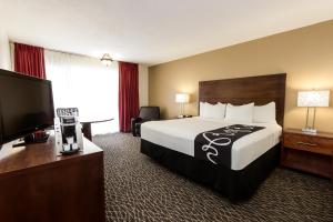 Deluxe King Room room in La Quinta by Wyndham Clearwater Central