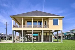 Casa Sol House with Deck in Crystal Beach! - Patton Woods