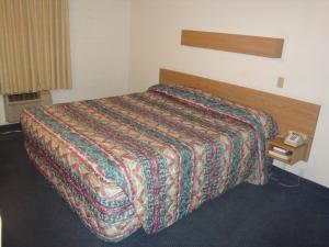 Queen Room - Disability Access room in Travelers Inn Lake Havasu