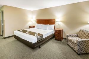 King Room Accessible Bathtub - Non Smoking. room in Quality Inn Fremont