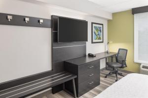 Deluxe King Suite room in Holiday Inn Express Hotel & Suites Greenville-I-85 & Woodruff Road, an IHG Hotel