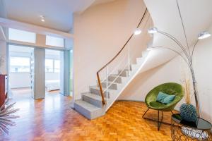 UNIQUE Modernist Duplex apartment & PARKING