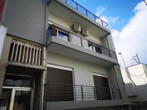 Explore Greece from Cozy City Centre Apartment
