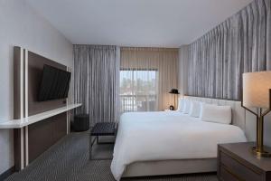 King Room with Tub - Disability Access room in Hyatt Centric The Woodlands
