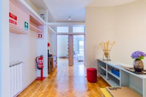 AMAZING DUPLEX - Mid Century Experience & PARKING