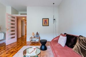 AMAZING DUPLEX - Mid Century Experience & PARKING