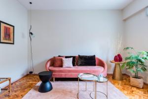 AMAZING DUPLEX - Mid Century Experience & PARKING