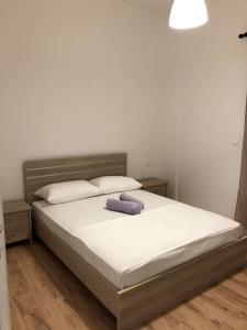 Modern Renovated Apt next to the BeachFront