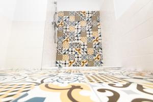 Auberges de jeunesse Le Couvent - Hostel : Lit dans Dortoir Mixte de 8 Lits 