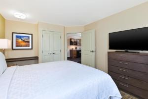 One-Bedroom Queen Suite -Non-Smoking room in Candlewood Suites Louisville - NE Downtown Area an IHG Hotel