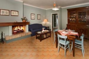 Two-Bedroom Apartment room in Poggiovalle Tenuta Italiana