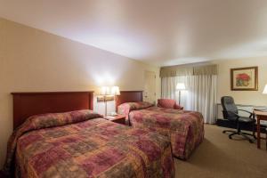 2 Double Beds, Court room in RIT Inn & Conference Center