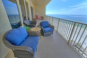 Marvelous Condo with Beachside Pool and Free Poolside WiFi - Unit 0902