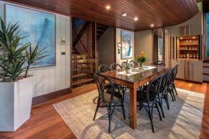 Yacht Club Villas on Hamilton Island by HIHA