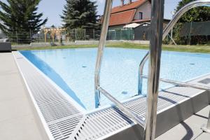 Rooftop Terrace, free garage parking and Pool!