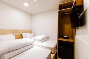 Phòng Tiêu chuẩn 2 Giường Đơn (Không có Cửa sổ) (Standard Twin (No Window))