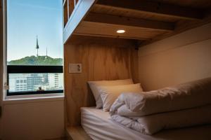 Phòng 2 Giường đơn có Giường Tầng (Twin Room with Bunk Bed)