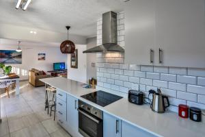 302 Kenwyn on Sea- Luxury Beachfront Getaway