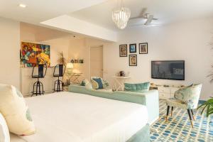 La Mer with Pool, Kitchen, Pool Table, Wifi & Security, 10 mins to Candolim Beach & 5 mins to Casino