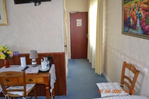 Hotels Hotel Le Castel : Chambre Triple