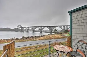 Waterfront Oregon Abode with Balcony and Ocean Views! - Toledo