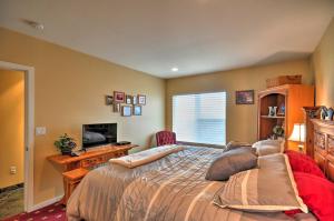 Waterfront Oregon Abode with Balcony and Ocean Views!