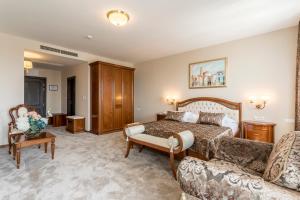 Exclusive Double Room with Balcony - Free Parking room in Hotel Cvita