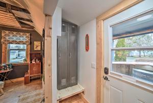 Steps to Waterfront and Dtwn Sturgeon Bay Escape!