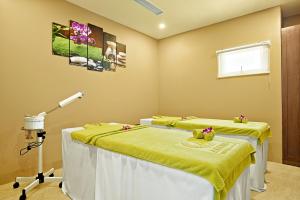 Yarra Ocean Suites Danang