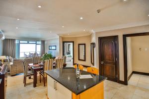 504 Ballito Manor View-Luxury home on the main beach