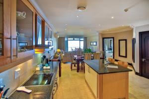 504 Ballito Manor View-Luxury home on the main beach