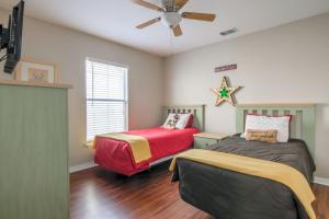 Three-Bedroom House room in Feeling Like A Rockstar! home